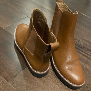 Madewell Citywalk Lugsole Chelsea Boot in Leather size 7.5